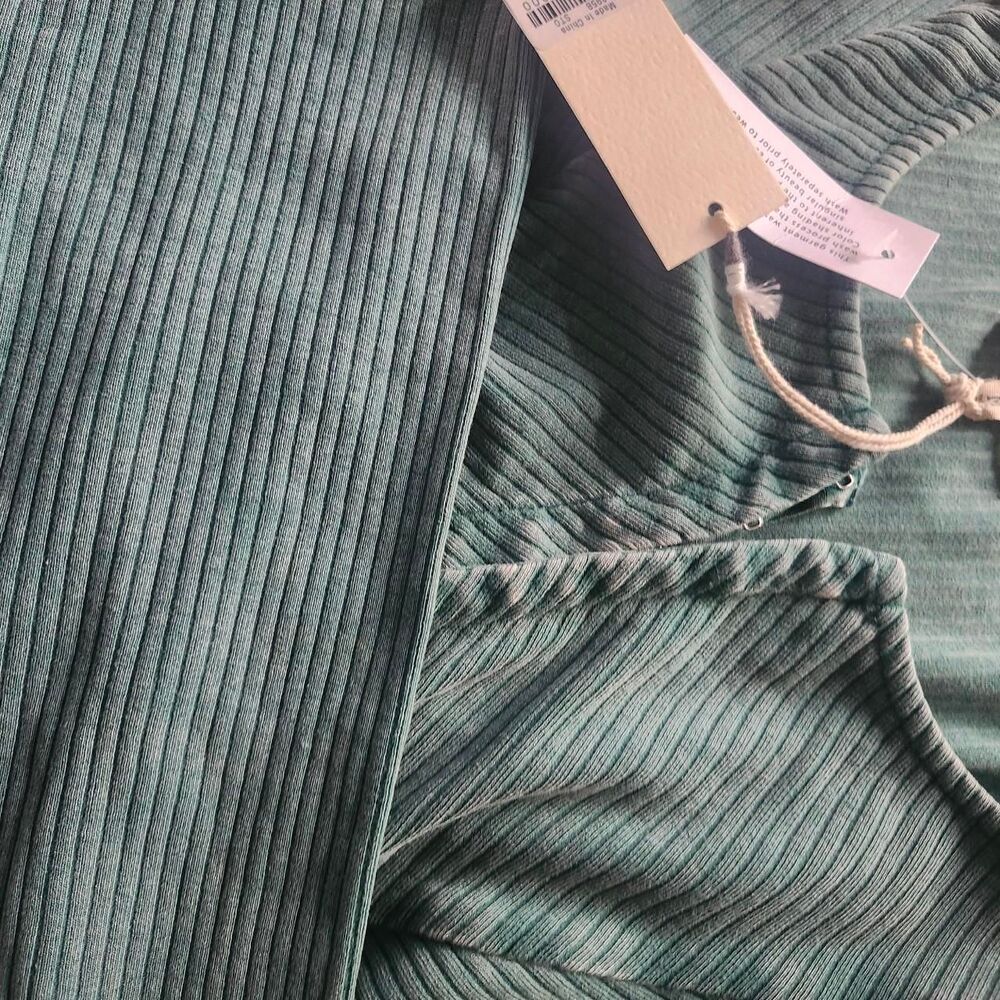 Buckle Women's Green Top Glided intent new